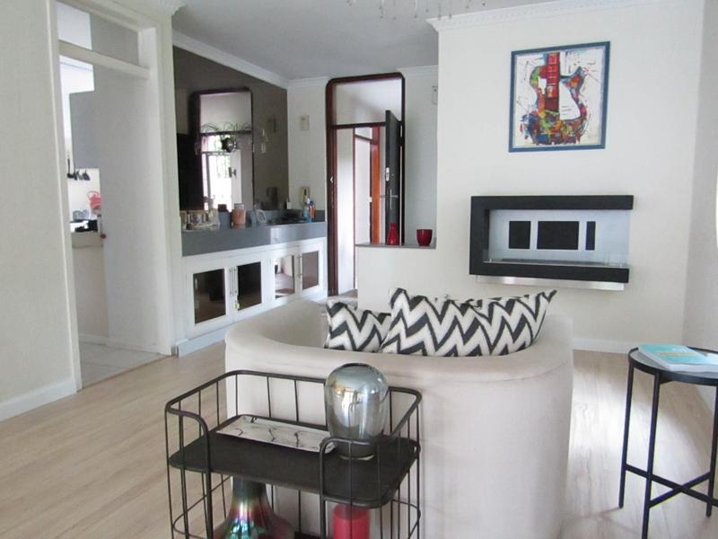 3 Bedroom Property for Sale in Atholl Gardens Gauteng