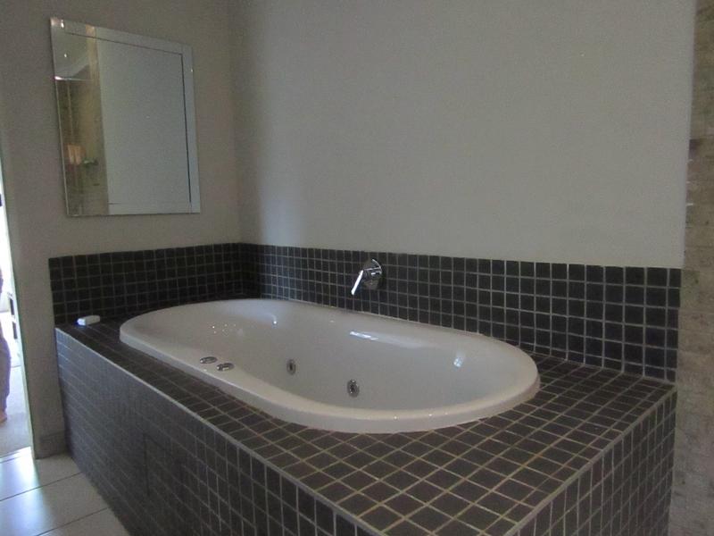 3 Bedroom Property for Sale in Atholl Gardens Gauteng