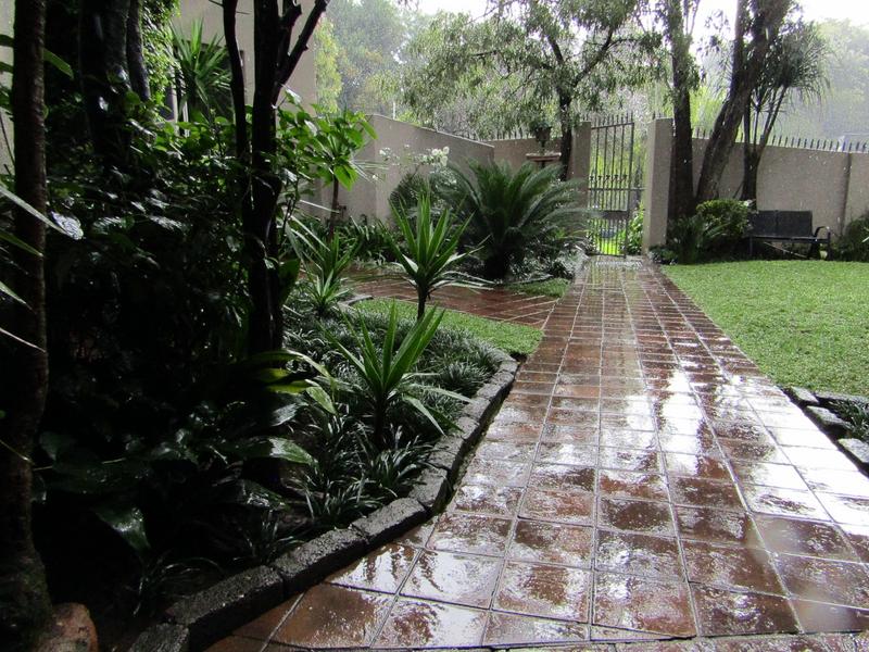 3 Bedroom Property for Sale in Atholl Gardens Gauteng