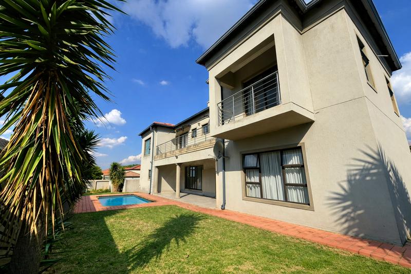 4 Bedroom Property for Sale in Blue Valley Golf Estate Gauteng
