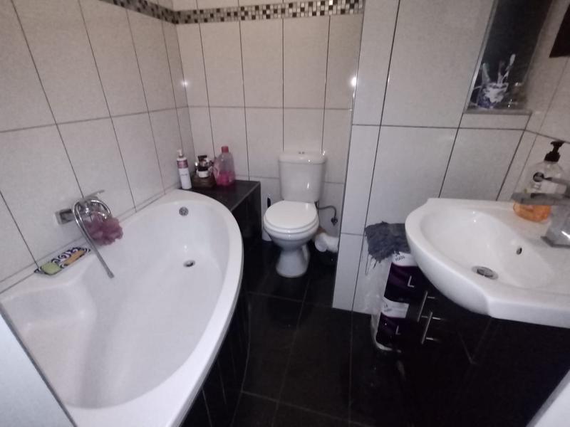 3 Bedroom Property for Sale in Brackenhurst Gauteng