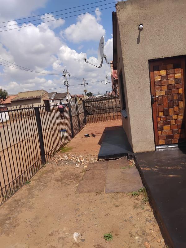 2 Bedroom Property for Sale in Moleleki Ext 2 Gauteng