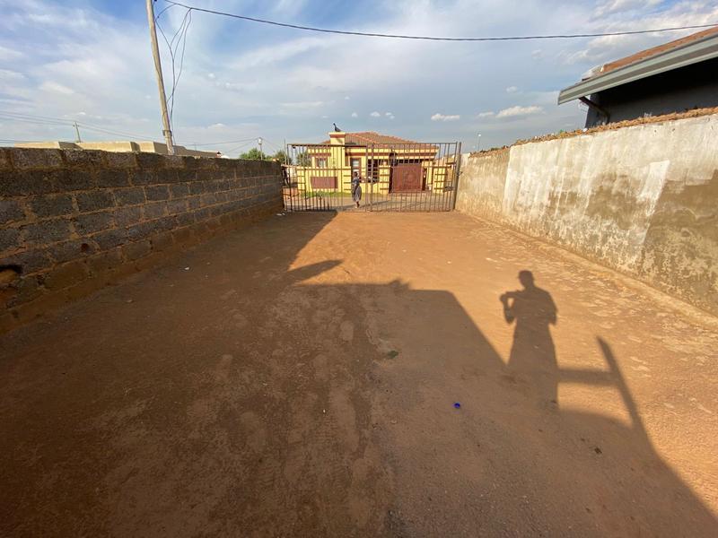 5 Bedroom Property for Sale in Katlehong South Gauteng