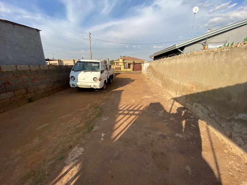 5 Bedroom Property for Sale in Katlehong South Gauteng