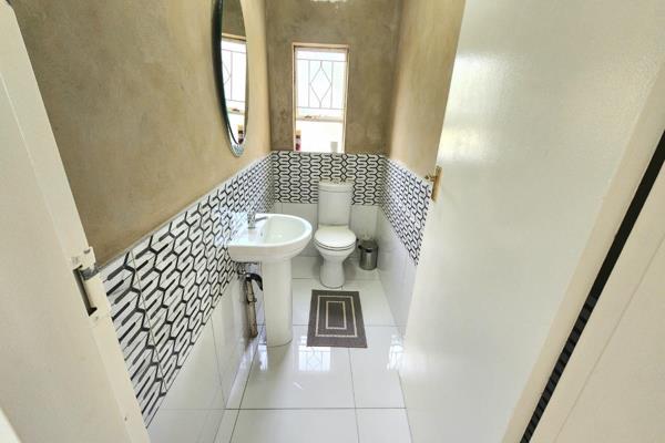 4 Bedroom Property for Sale in Glenvista Gauteng