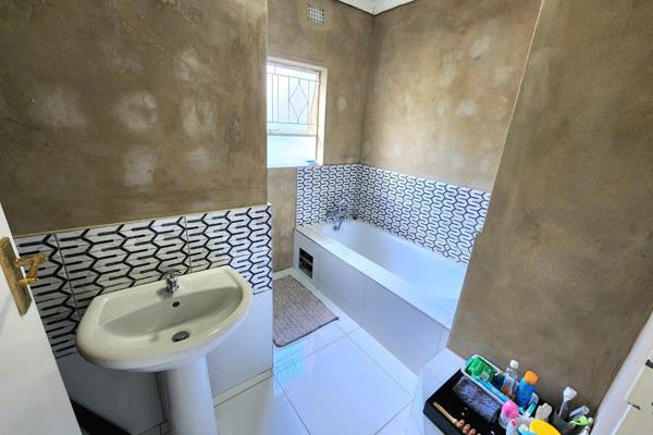 4 Bedroom Property for Sale in Glenvista Gauteng