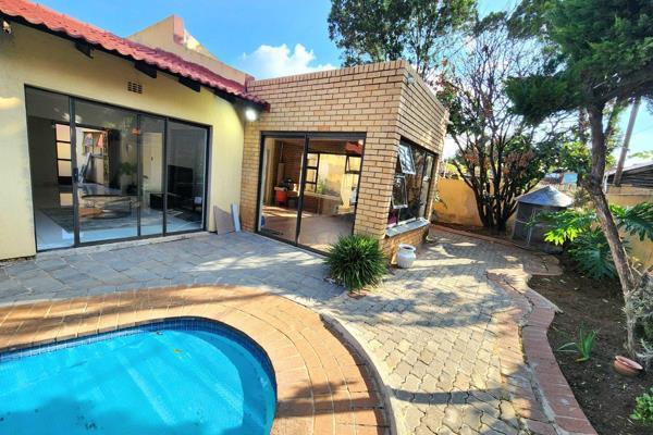 4 Bedroom Property for Sale in Glenvista Gauteng