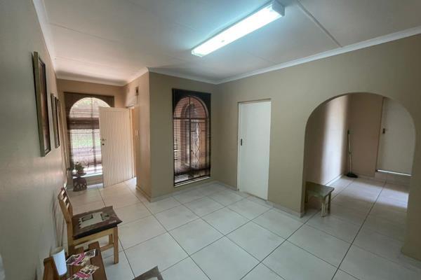 4 Bedroom Property for Sale in Glenvista Gauteng
