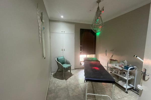 4 Bedroom Property for Sale in Glenvista Gauteng