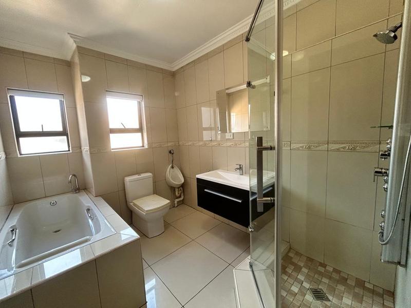 5 Bedroom Property for Sale in Helderwyk Gauteng