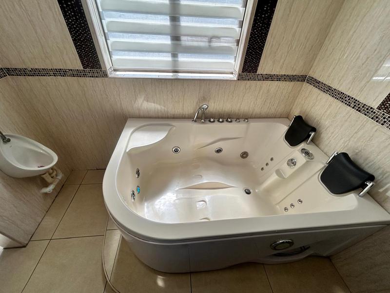 5 Bedroom Property for Sale in Helderwyk Gauteng