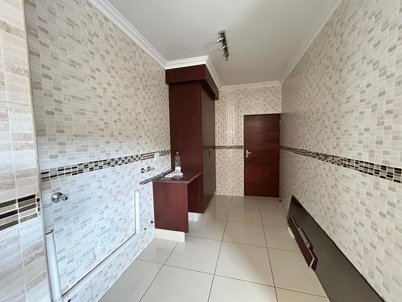 5 Bedroom Property for Sale in Helderwyk Gauteng