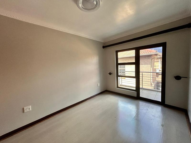 5 Bedroom Property for Sale in Helderwyk Gauteng