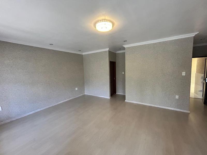 5 Bedroom Property for Sale in Helderwyk Gauteng