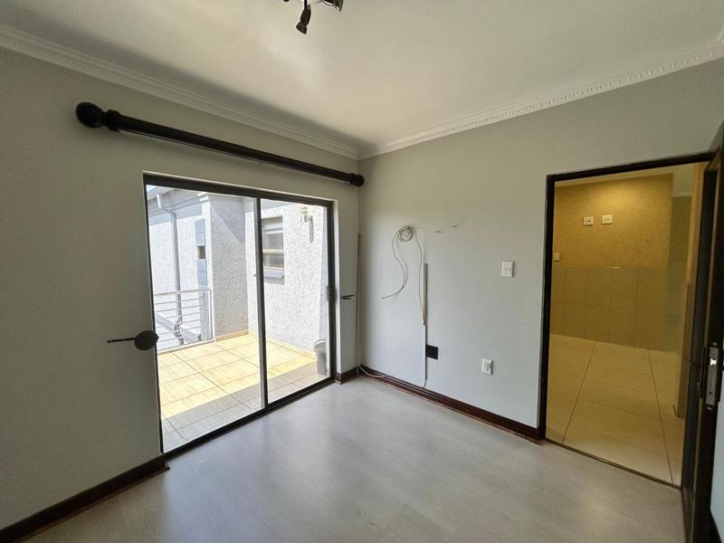 5 Bedroom Property for Sale in Helderwyk Gauteng