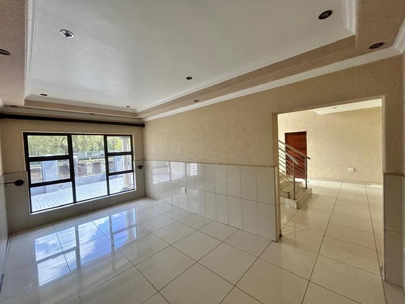 5 Bedroom Property for Sale in Helderwyk Gauteng