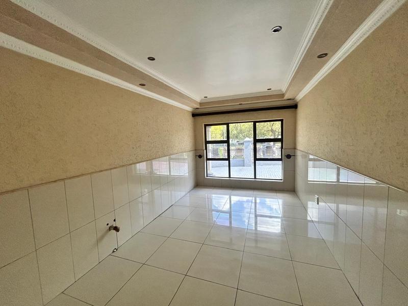 5 Bedroom Property for Sale in Helderwyk Gauteng