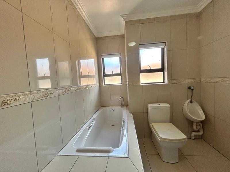 5 Bedroom Property for Sale in Helderwyk Gauteng
