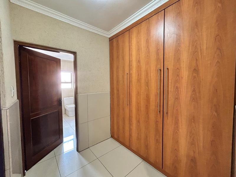 5 Bedroom Property for Sale in Helderwyk Gauteng