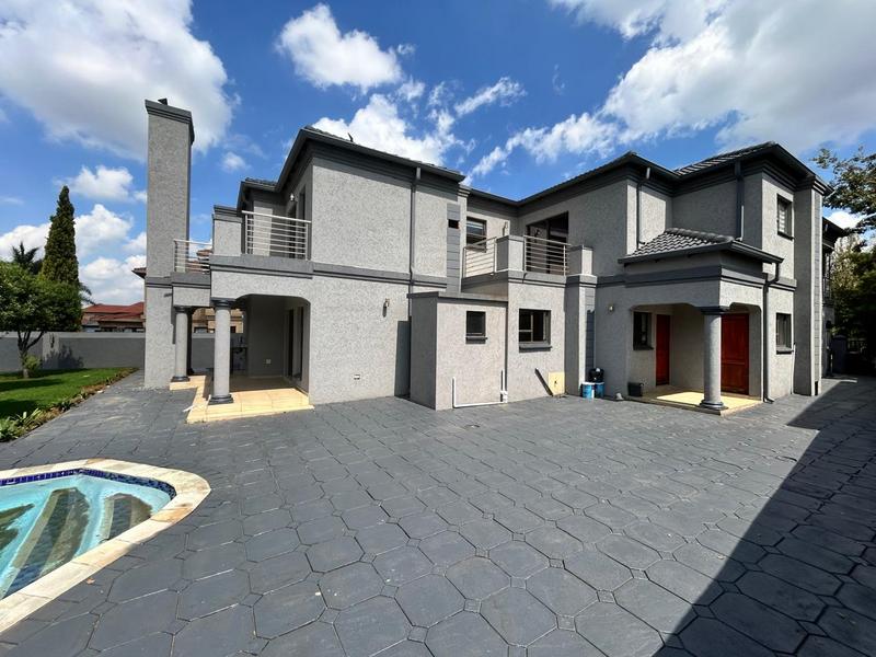 5 Bedroom Property for Sale in Helderwyk Gauteng