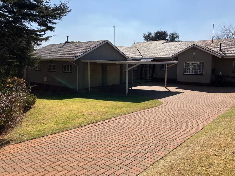 To Let 4 Bedroom Property for Rent in Ontdekkerspark Gauteng