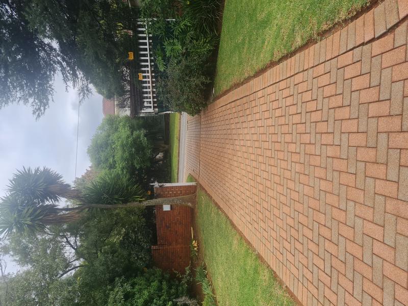 To Let 4 Bedroom Property for Rent in Ontdekkerspark Gauteng