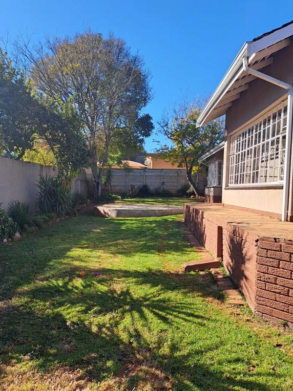 To Let 4 Bedroom Property for Rent in Ontdekkerspark Gauteng