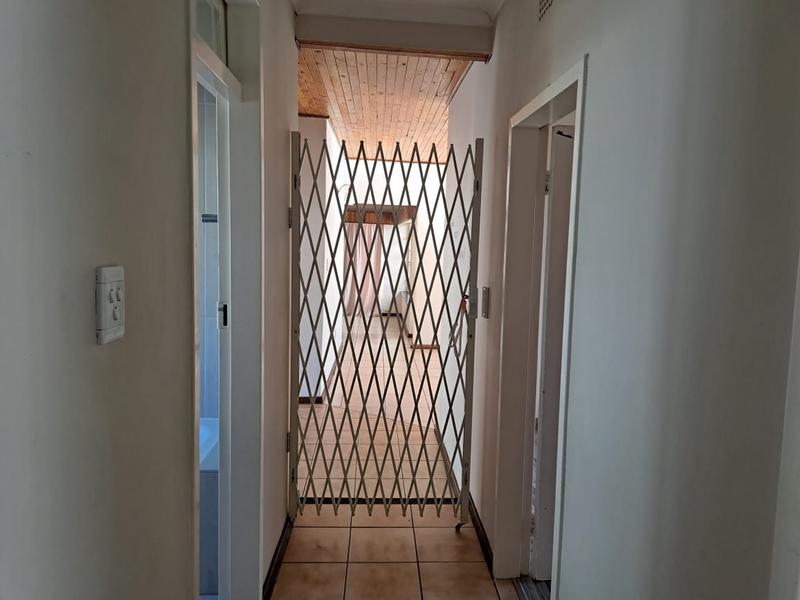 To Let 4 Bedroom Property for Rent in Ontdekkerspark Gauteng