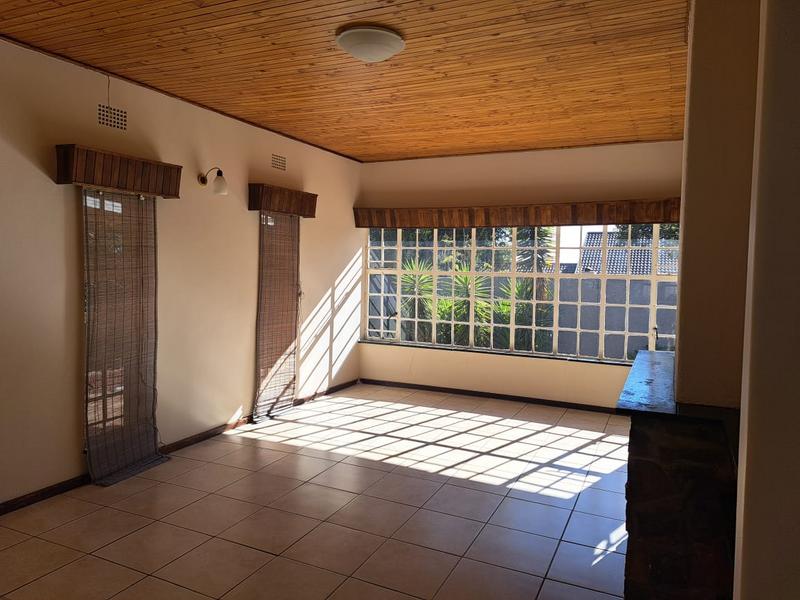 To Let 4 Bedroom Property for Rent in Ontdekkerspark Gauteng