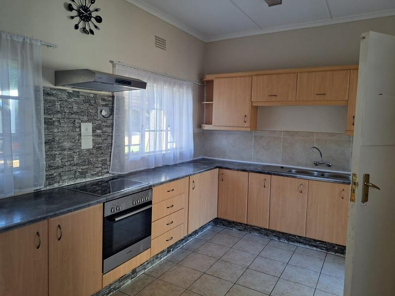 To Let 4 Bedroom Property for Rent in Ontdekkerspark Gauteng