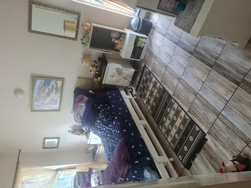 To Let 4 Bedroom Property for Rent in Ontdekkerspark Gauteng