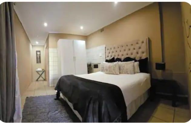 1 Bedroom Property for Sale in Rhodesfield Gauteng