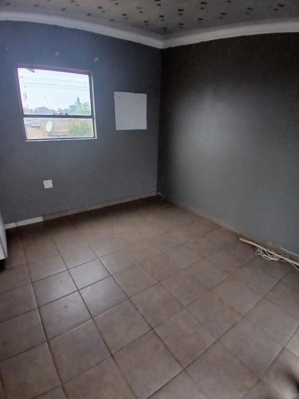 8 Bedroom Property for Sale in Olievenhoutbosch Gauteng