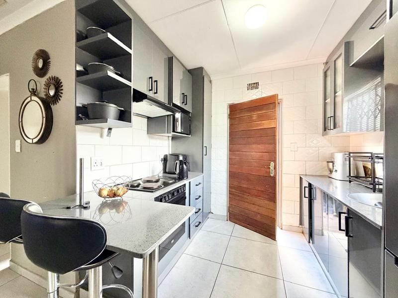 2 Bedroom Property for Sale in Clayville Gauteng