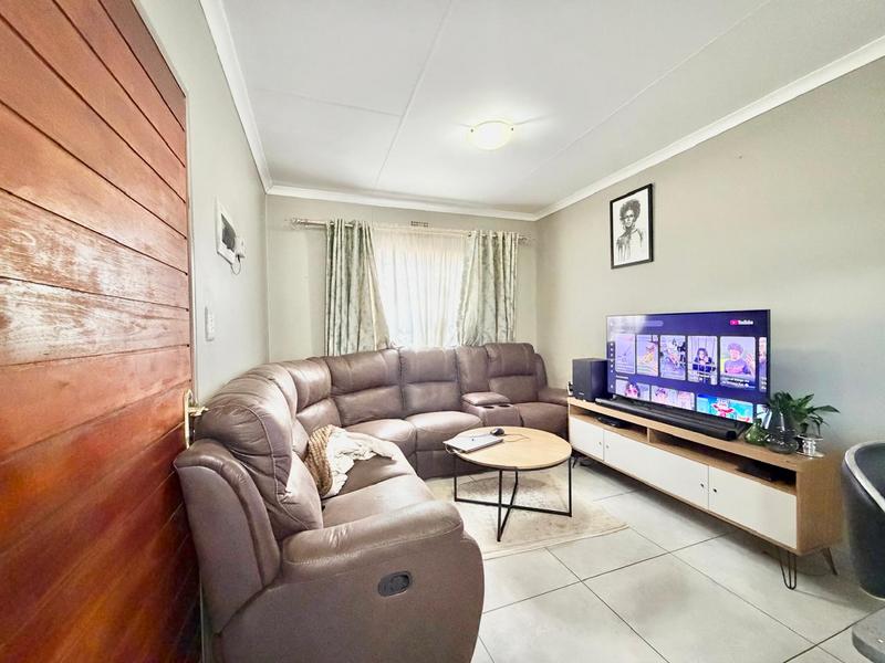 2 Bedroom Property for Sale in Clayville Gauteng