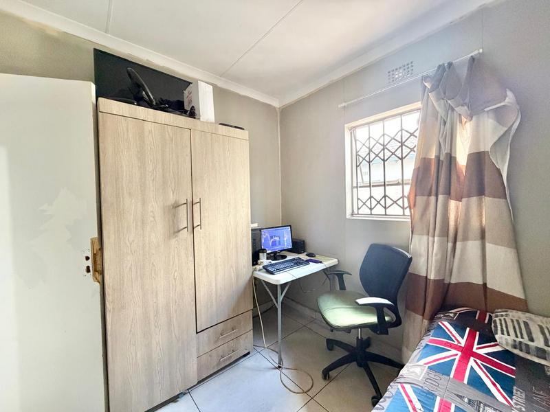 2 Bedroom Property for Sale in Clayville Gauteng
