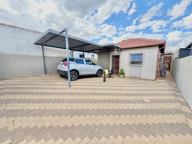 2 Bedroom Property for Sale in Clayville Gauteng