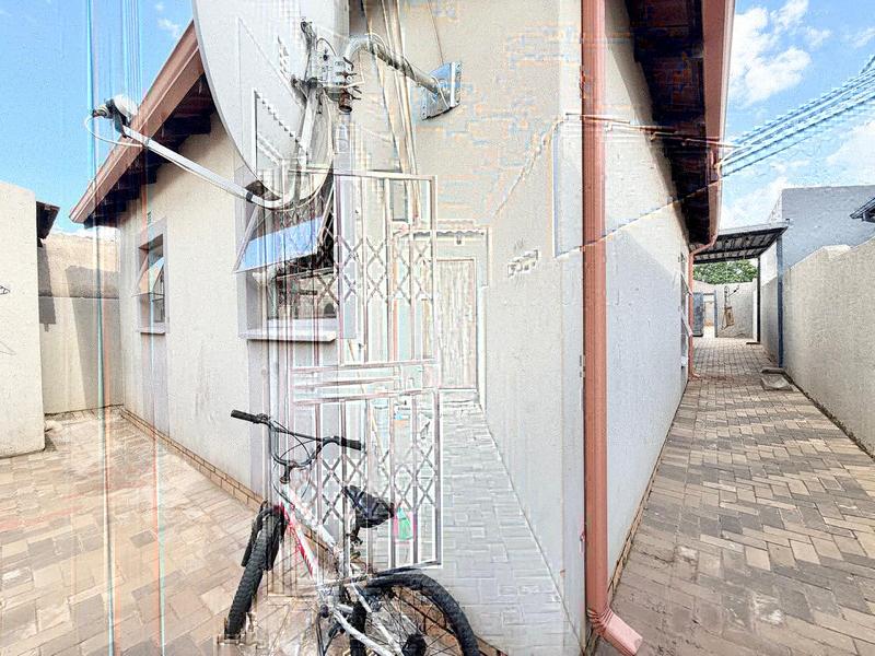 2 Bedroom Property for Sale in Clayville Gauteng