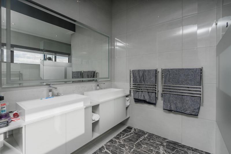 5 Bedroom Property for Sale in Midstream Ridge Gauteng