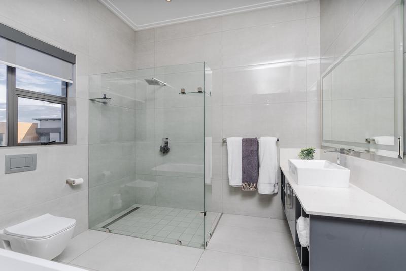 5 Bedroom Property for Sale in Midstream Ridge Gauteng