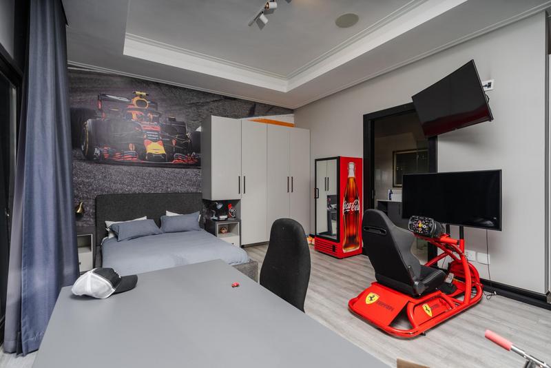 5 Bedroom Property for Sale in Midstream Ridge Gauteng