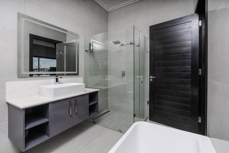 5 Bedroom Property for Sale in Midstream Ridge Gauteng