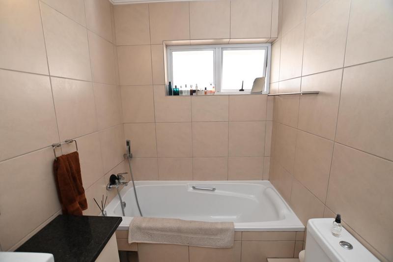 1 Bedroom Property for Sale in Morningside Gauteng