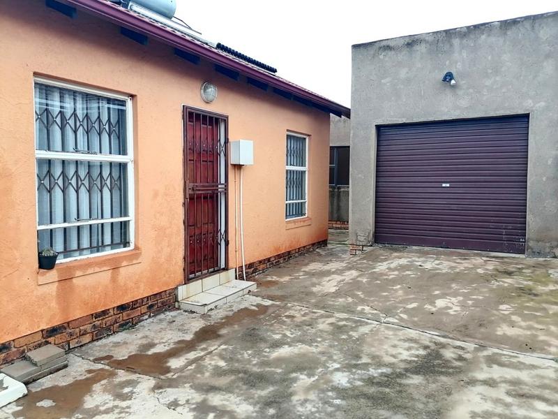 2 Bedroom Property for Sale in Bram Fischerville Gauteng