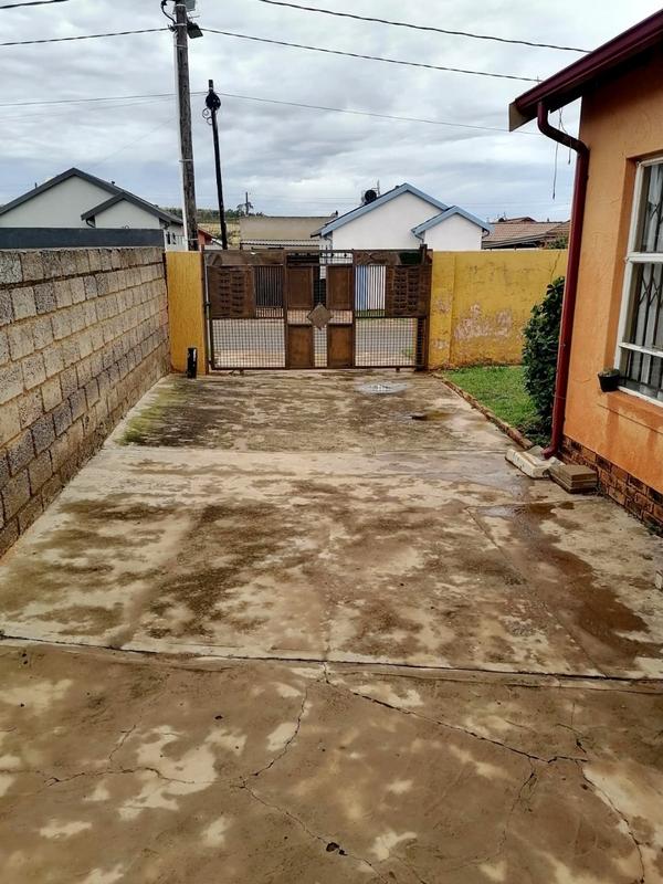 2 Bedroom Property for Sale in Bram Fischerville Gauteng