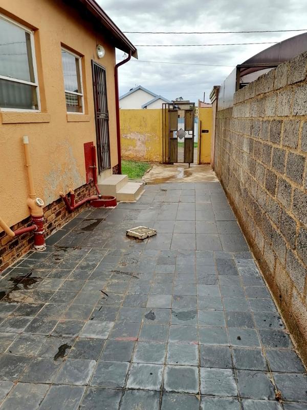 2 Bedroom Property for Sale in Bram Fischerville Gauteng