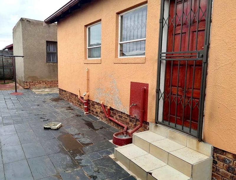 2 Bedroom Property for Sale in Bram Fischerville Gauteng