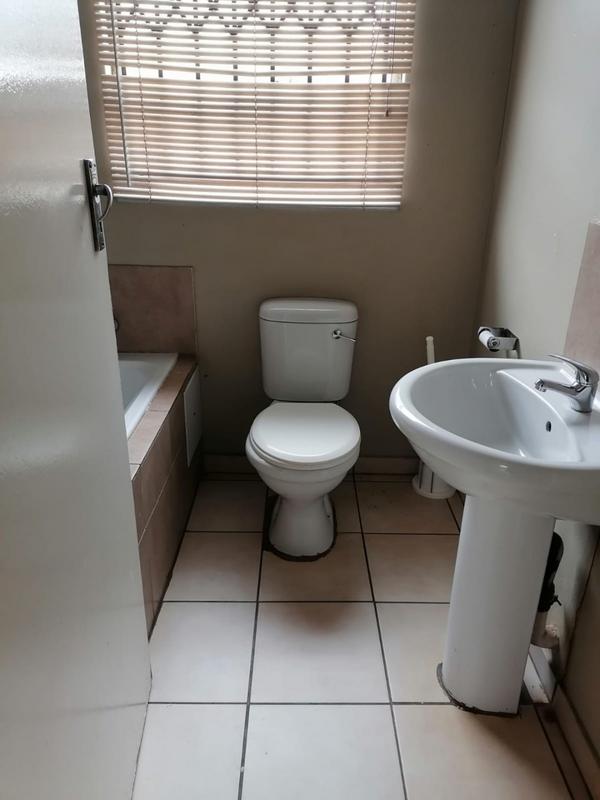 2 Bedroom Property for Sale in Bram Fischerville Gauteng