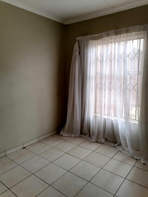 2 Bedroom Property for Sale in Bram Fischerville Gauteng