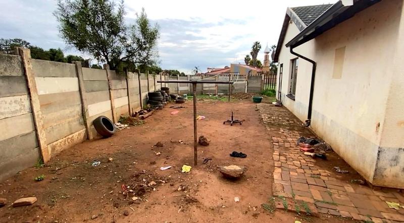 3 Bedroom Property for Sale in Lenasia South Gauteng